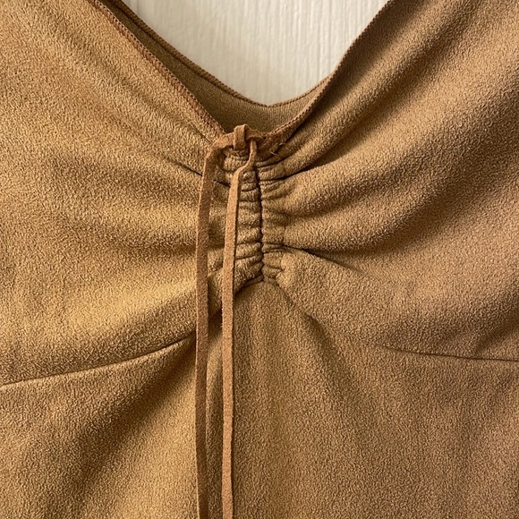 Tan faux suede sleeveless v-neck shirred laser cut tie front  top size small - Picture 3 of 9